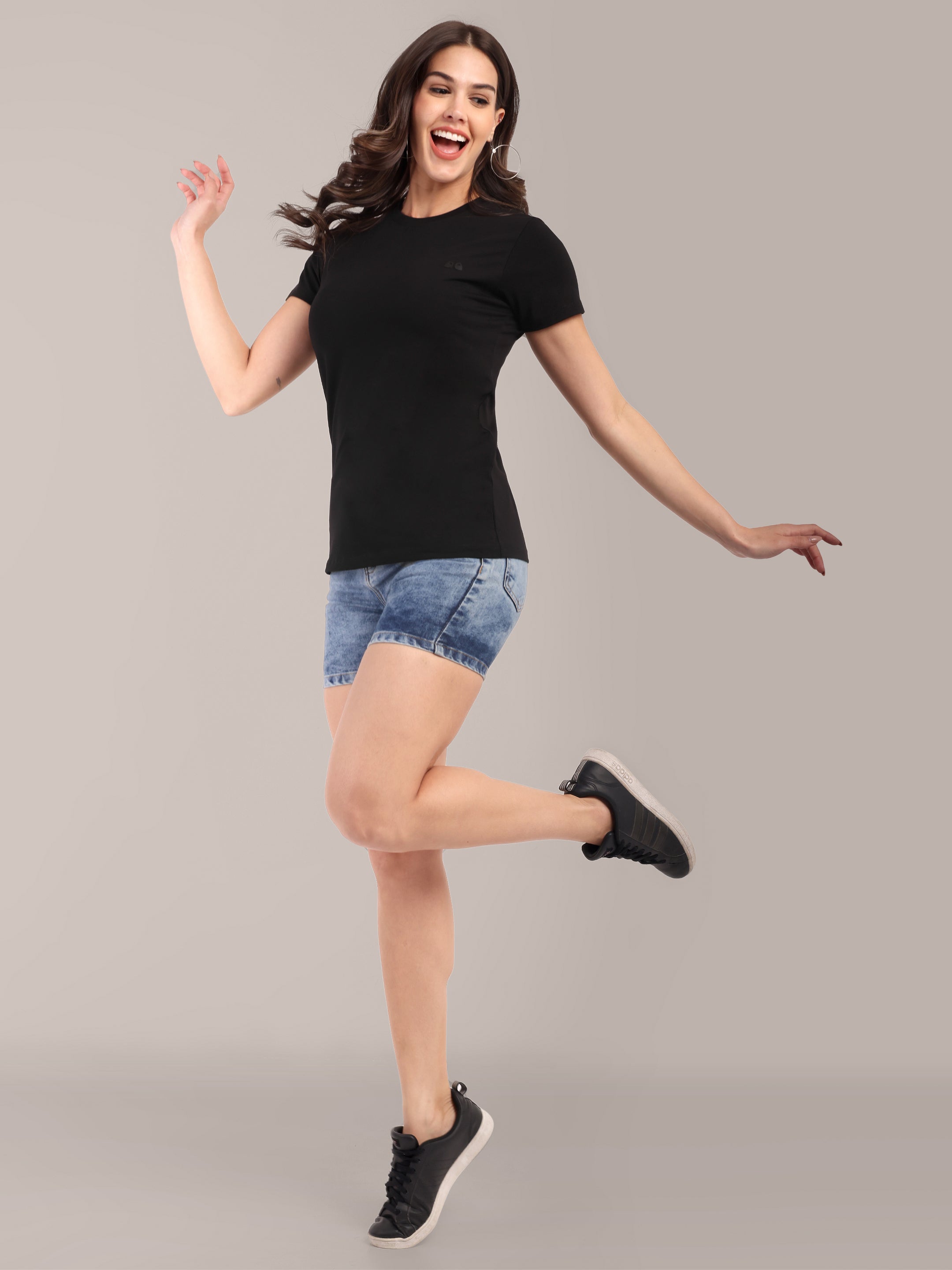 Woman Black Anti-Stain Cotton Round-Neck T-Shirt