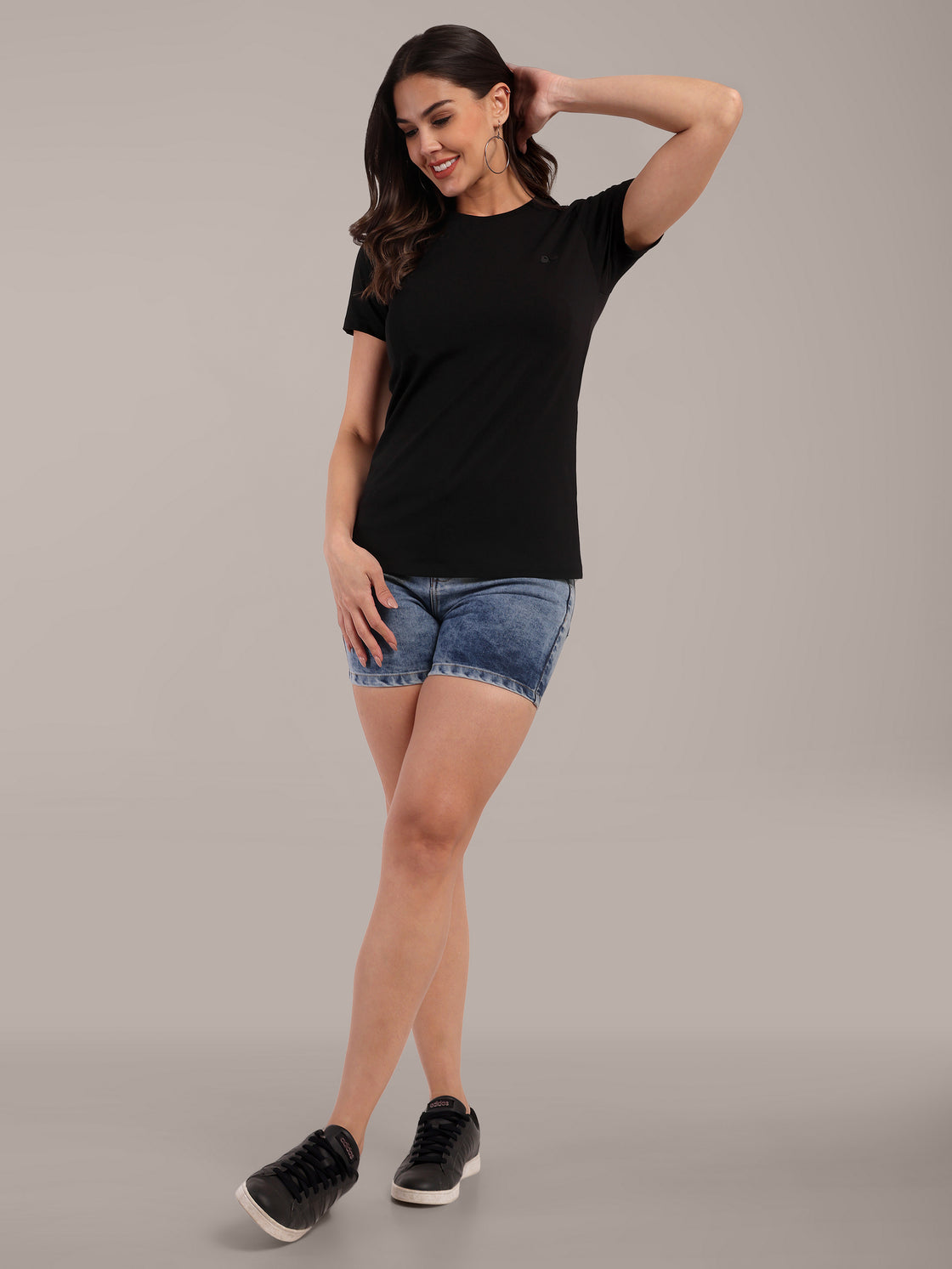 Woman Black Anti-Stain Cotton Round-Neck T-Shirt