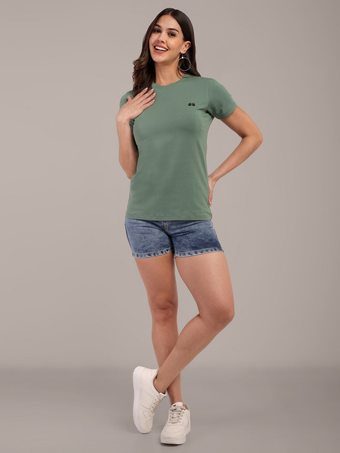 Woman Green Anti-Stain Cotton Round-Neck T-Shirt
