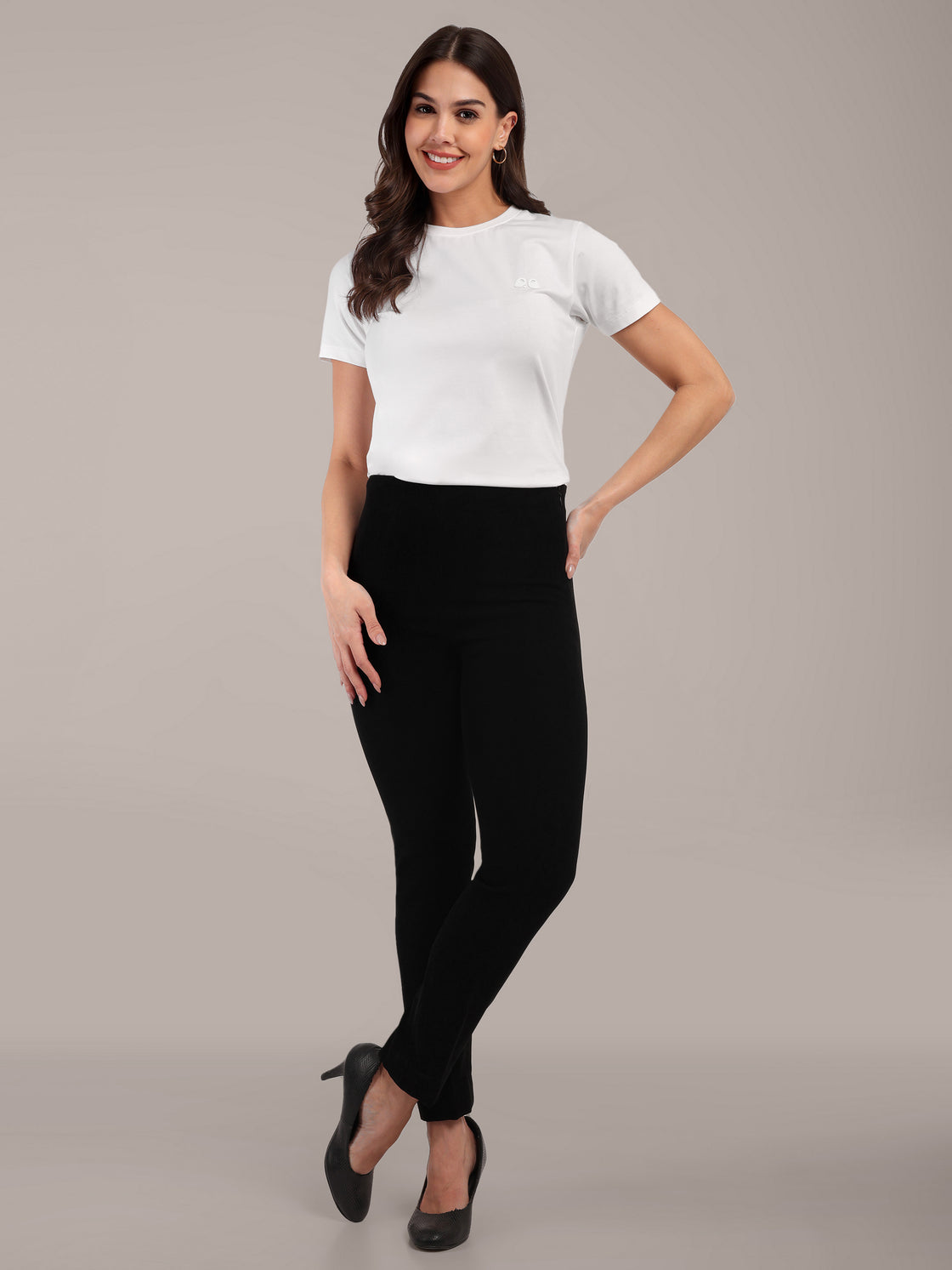 Woman White Anti-Stain Cotton Round-Neck T-Shirt