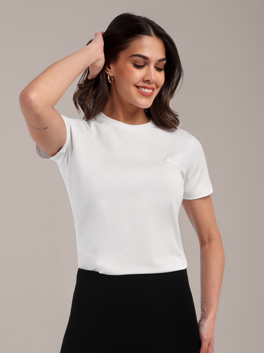 Woman White Anti-Stain Cotton Round-Neck T-Shirt