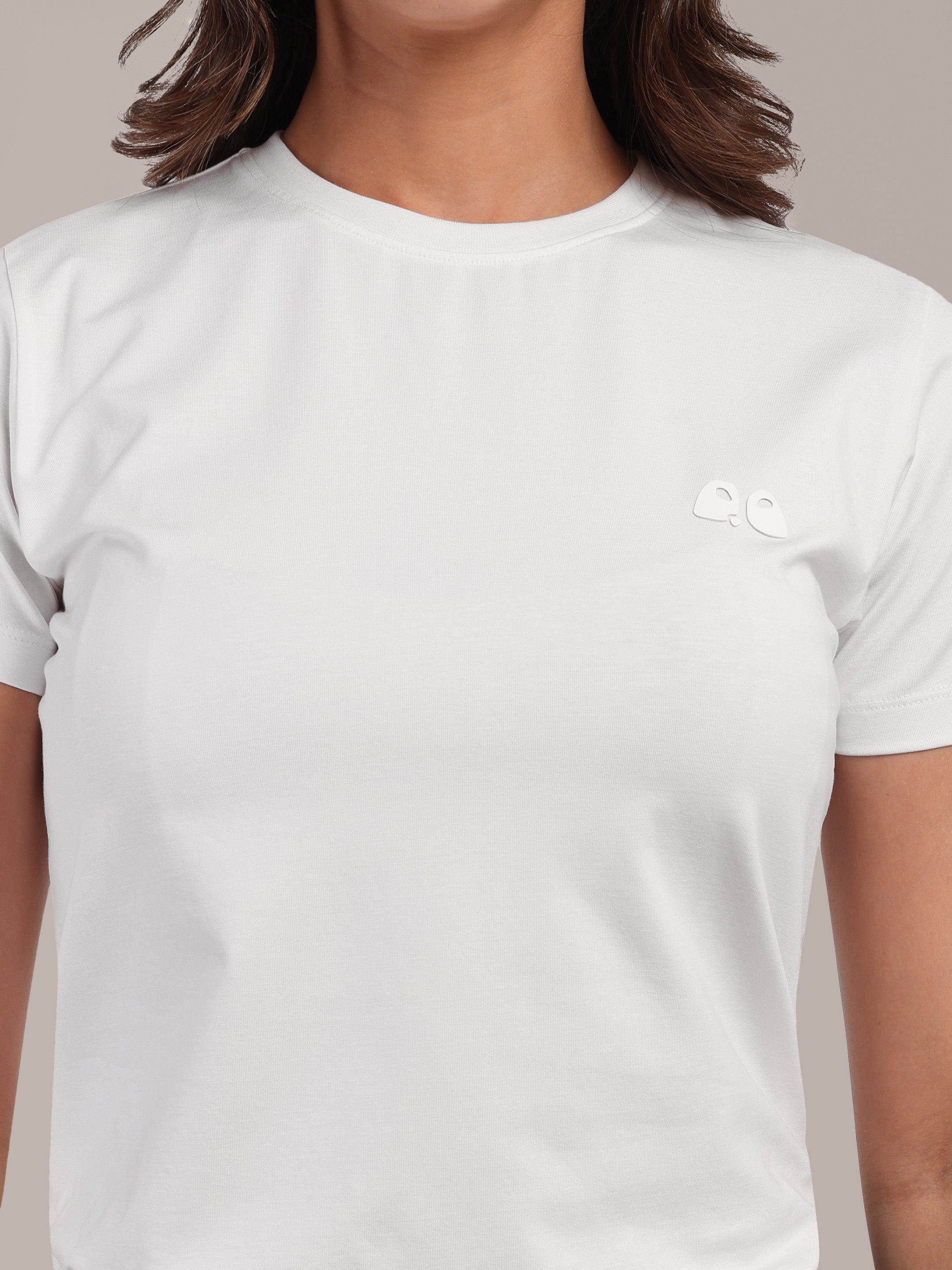 Woman White Anti-Stain Cotton Round-Neck T-Shirt