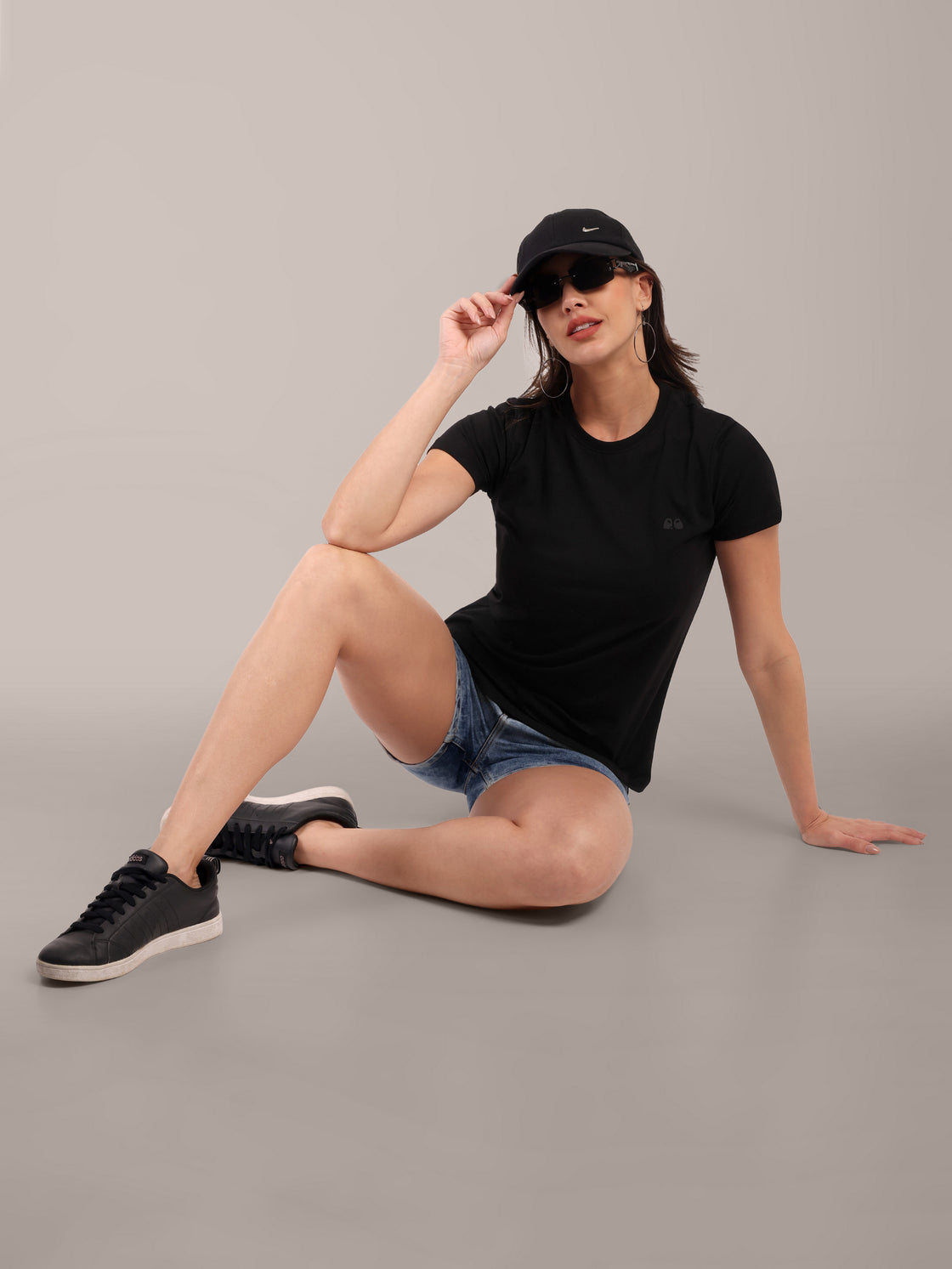 Woman Black Anti-Stain Cotton Round-Neck T-Shirt