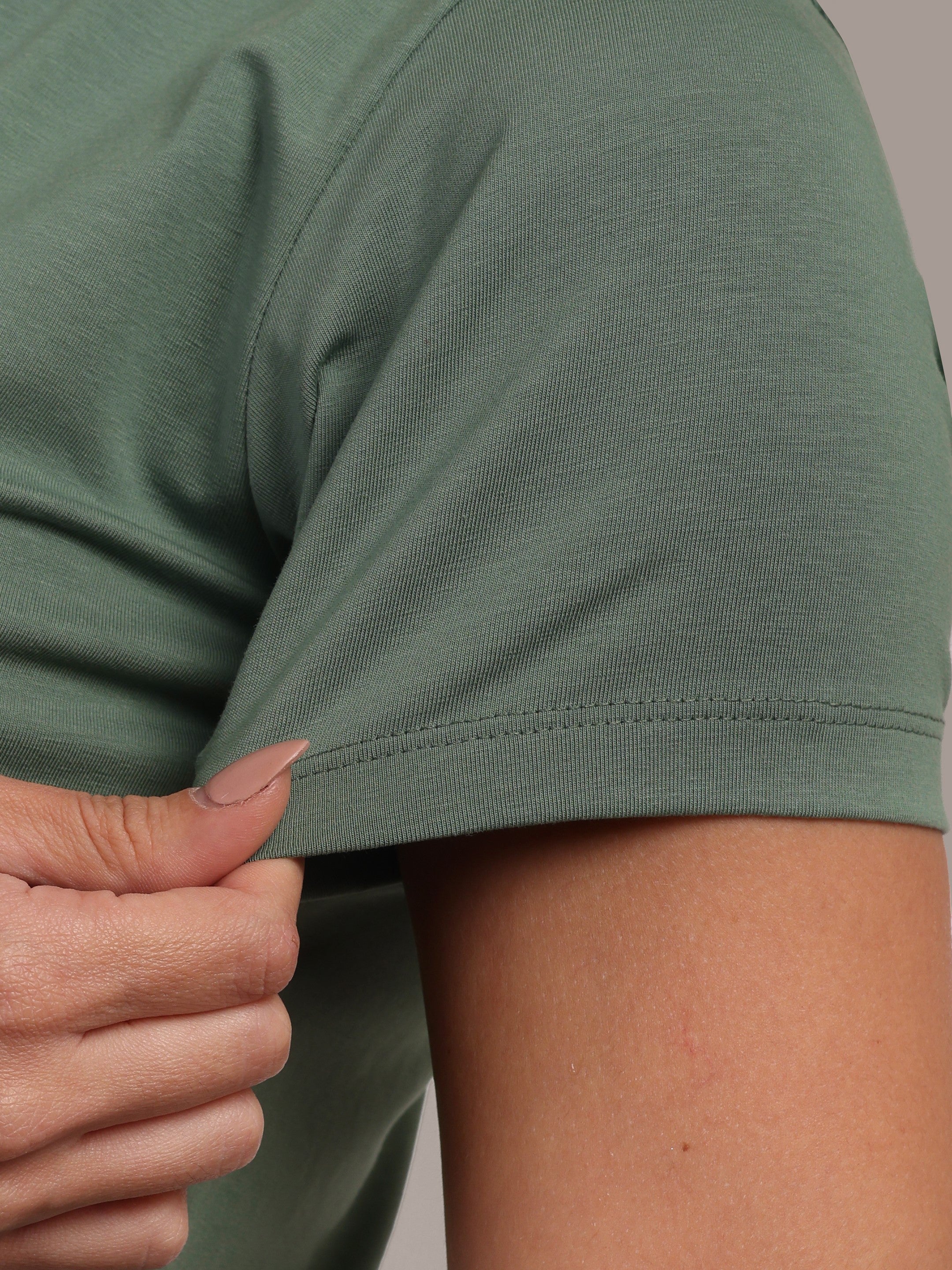 Woman Green Anti-Stain Cotton Round-Neck T-Shirt