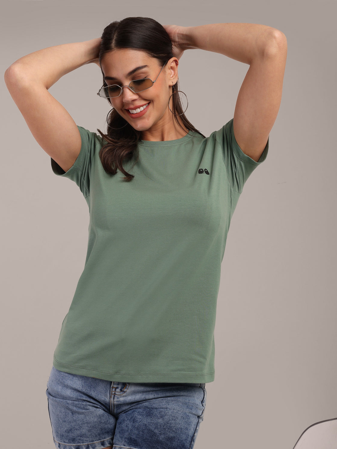 Woman Green Anti-Stain Cotton Round-Neck T-Shirt